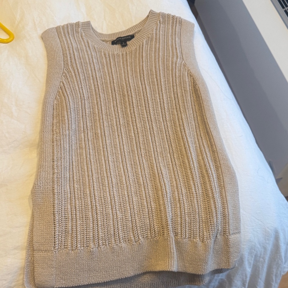 Banana Republic Ribbed Knit Sleeveless Sweater - Beige